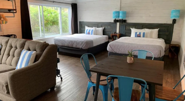 Beachfront Inn, Забронировать Отель Отели Бейлис-Харбора с завтраком, рядом с Пивоваренная компания округа Дор, Завтраки
