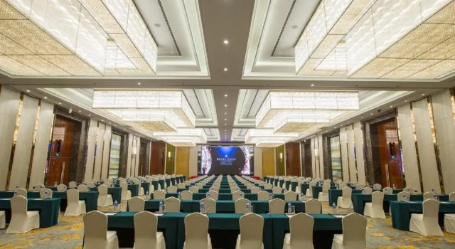 Royal Tulip Suzhou, Book Hotel Hoteller i Suzhou med parkering, Parkering