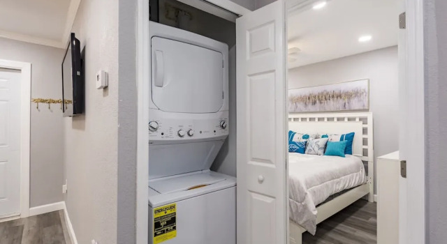 Апартаменты Comfort Waters Avenue Unit B