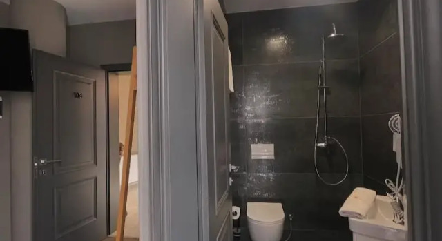 Двухместный номер Standard с балконом GRAND JNK Boutique Hotel