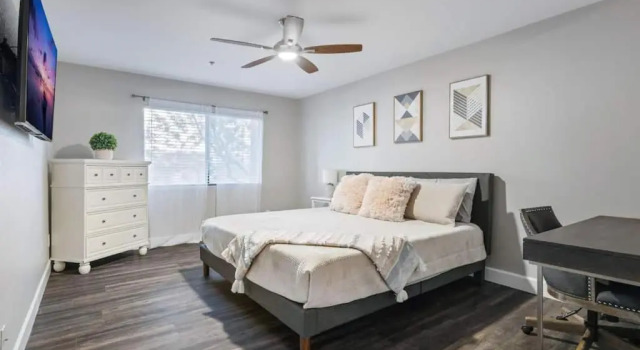 Beautiful Newly Remodeled 2-bdrm Biltmore Condo!, Забронировать Дом для отпуска Финикс 