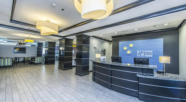 Holiday Inn Express & Suites Charleston Arpt-Conv Ctr Area