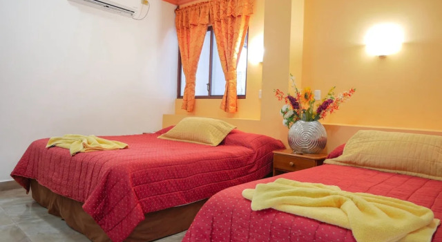 Четырёхместный номер Standard c 1 комнатой Hostal España