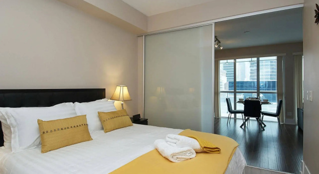 Whitehall Suites - Front Street West, Забронировать Отель Отели Торонто 4 звезды, рядом с Галерея искусств Онтарио, 4*