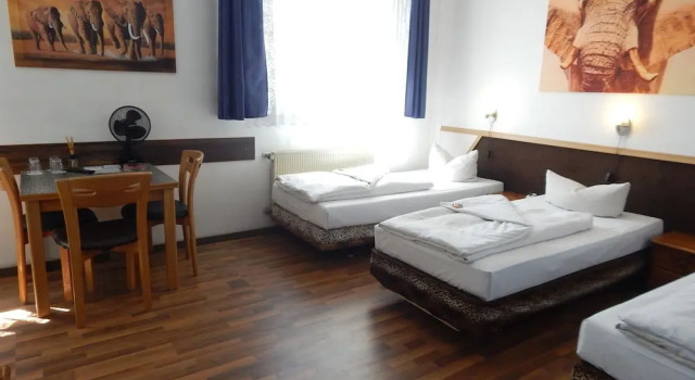 Трёхместный номер Standard Bavaria Safari Hotel