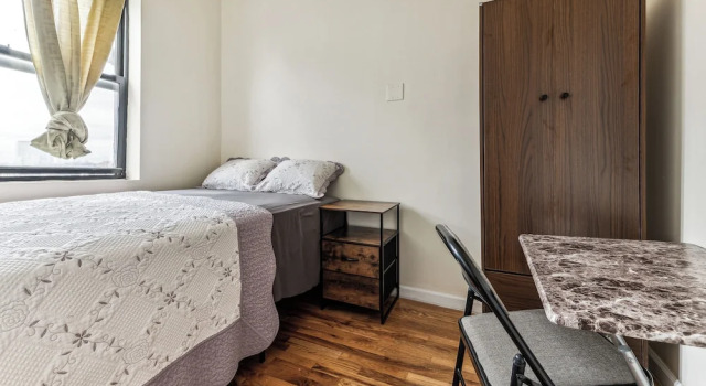 Номер Standard Empire Blvd Guest House