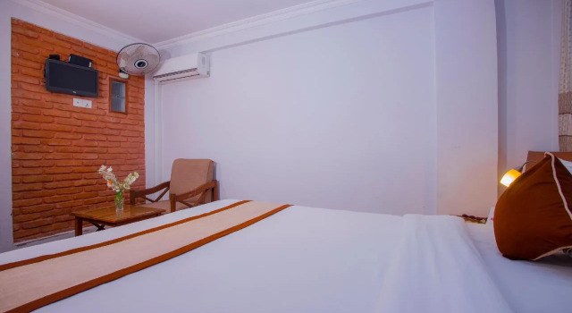 Osho Holiday Inn