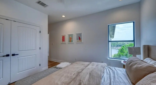 Luxury Lakefront Home-private Dock - Dipping Pool!, Book Hotel Hoteller i Spicewood med parkering, Parkering