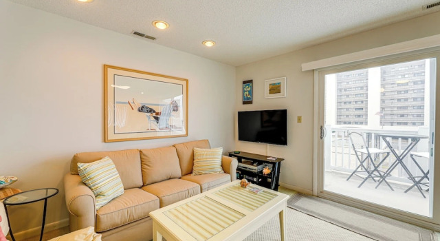 200 Feet to Beach: Inviting Condo in Ocean City!