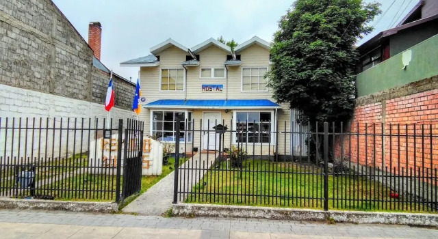 Refugio Bulnes Hostal, Забронировать Хостел Пуэрто-Наталес область Магальянес, рядом с Yungay Square