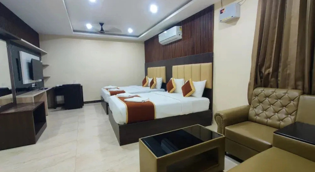 Четырёхместный семейный номер Standard Hotel Brindavan Elite
