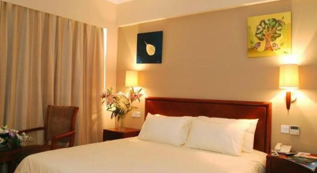 Двухместный номер Deluxe GreenTree Inn Shanghai Hongqiao Airport Hotel