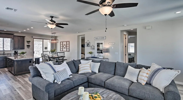 Коттедж Luxe Home w/ OHV Access, 5 Mi to Lake Mohave!
