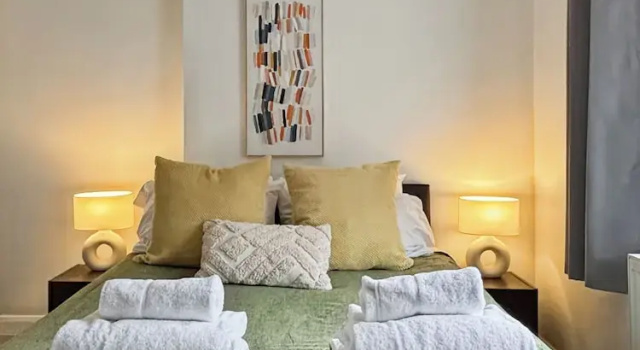 Апартаменты Charming Retreat With Hot Tub Sauna Sleeps 4