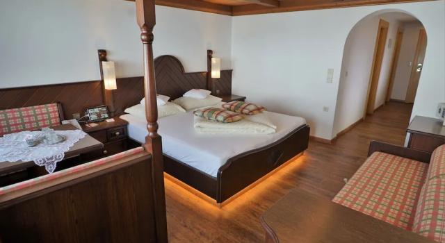 Двухместный номер Deluxe с балконом и с видом на горы Alpenbad Hotel Hohenhaus