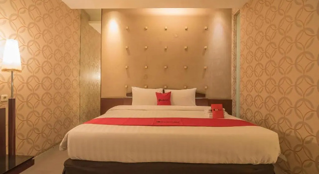 RedDoorz Plus @ Cipaganti Street 3, Prenota Hotel Bandung Wetan Bandung, vicino a Kartika Sari Dago