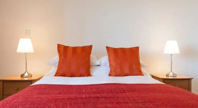 Sunny Apartment off Grand Canal Square Dublin 2, Забронировать Апартаменты/квартира Дублин Каунти Дублин, рядом с The Point Club