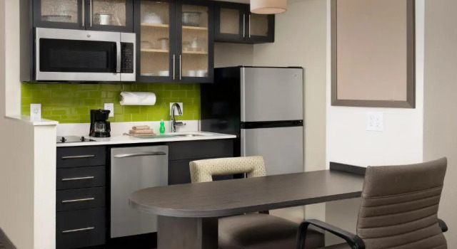 Номер Standard Candlewood Suites Alexandria West by IHG