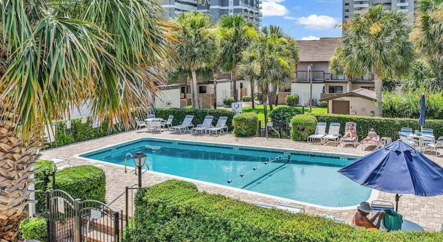 Апартаменты 650 Feet to the Beach! Arcadian Shores Townhome
