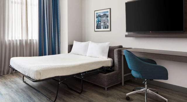 Двухместный люкс Hampton Inn & Suites Baltimore Inner Harbor