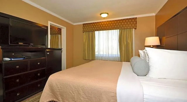 Четырёхместный люкс Best Western Carmels Town House Lodge
