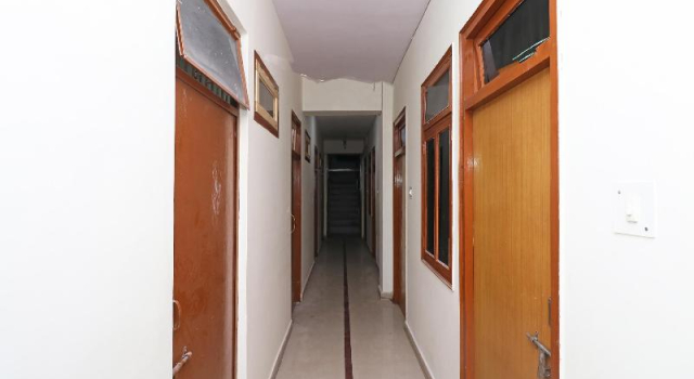 OYO 30907 Hotel Big Bell, Забронировать Отель Сикандра штат Уттар-Прадеш