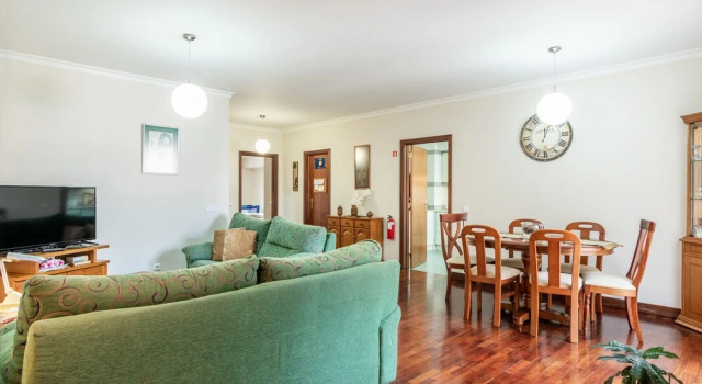 Feels Like Home Funchal Spacious Apartment with Balcony, Rezerwuj Apartament Hotele w Funchal z parkingiem, Parking