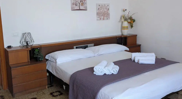 Sicilian Apt in Donnalucata-sleeps 4- 2 Min Beach, Забронировать Апартаменты/квартира Отели Донналуката с парковкой, Парковка