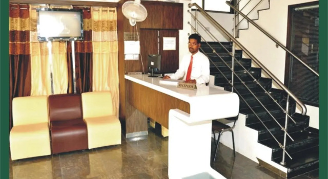 Hotel Shradha Saburi Palace, Prenota Hotel Shirdi Maharashtra