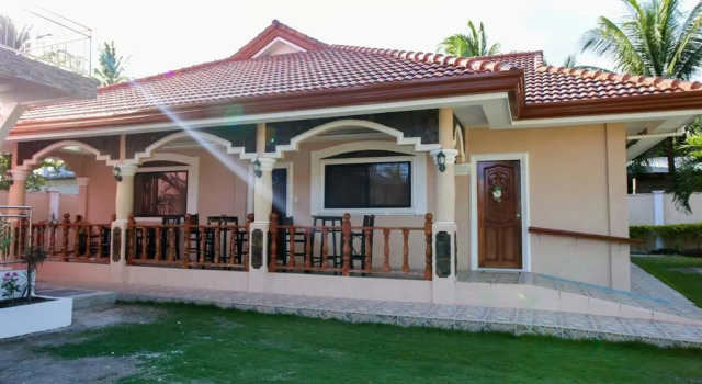 RedDoorz Plus @ Luzmin BH Lodging House, Book Hotel Oslob Cebu