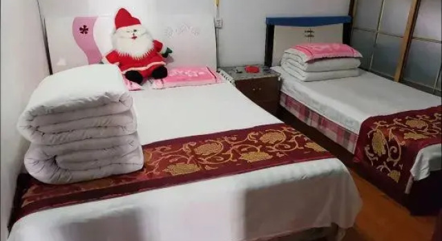 Люкс Deluxe Yangcheng Huangcheng Xiangfu 702 Family Hotel