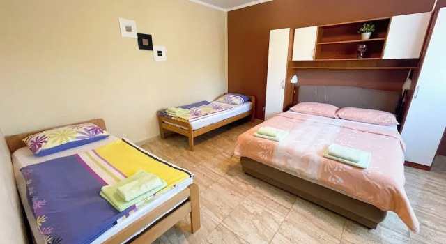 Apartment Combaj 3