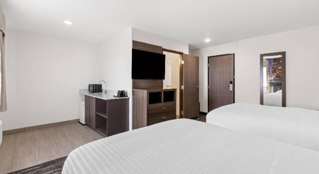 Camera quadrupla Standard Clarion Pointe