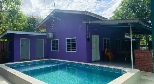 Capital O 91153 Chalet Dusun Duriyan, Book Chalet Hoteller i Kedah med pool, Swimmingpool