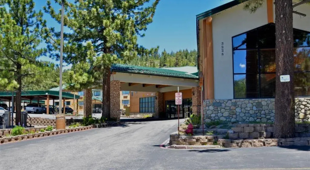 Best Western Premier High Sierra Hotel, Забронировать Отель Отели Маммот-Лейкс с бассейном, Бассейн