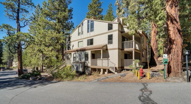 Апартаменты 5 Mi to Northstar Skiing: 'bear Den' Home w/ Decks