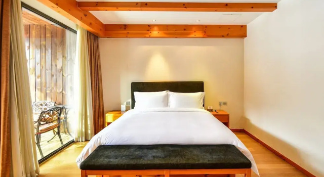 Двухместный номер Standard с видом на горы YunDing Grand Hotel