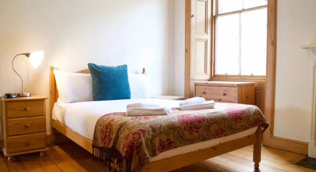 2 Bedroom Flat Near The Kings Theatre, Забронировать Отель Отели Мерчистон 3 звезды, 3*