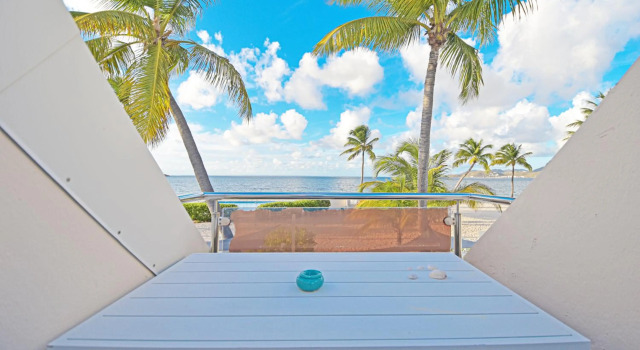 Deja Blue - Comfortable Beachfront Condo