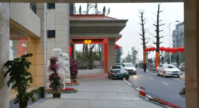 Luzhou Fengzeyuan Hotel, Book Hotel Hoteller i Luzhou med parkering, Parkering