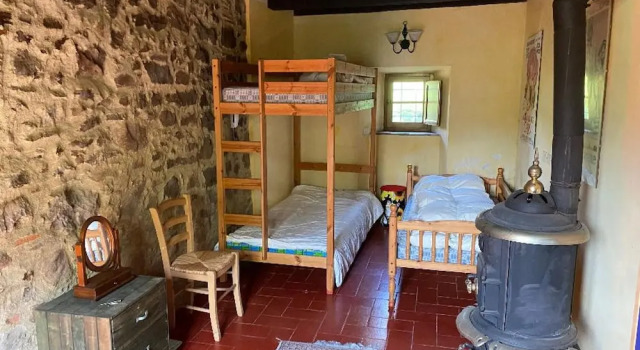 4-bed, Sleeps 8, Pets, Free Parking