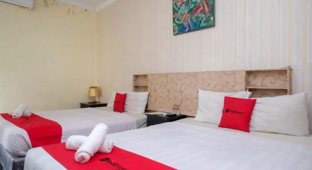 Люкс RedDoorz near Plengkung Gading