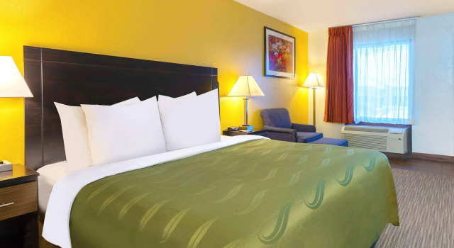 Quality Inn at Arlington Highlands, Забронировать Отель Отели Арлингтон с бассейном, Бассейн
