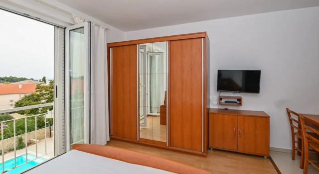 Апартаменты Comfort с 2 комнатами с балконом и с видом на сад Seagull Pool Apartments & Studios