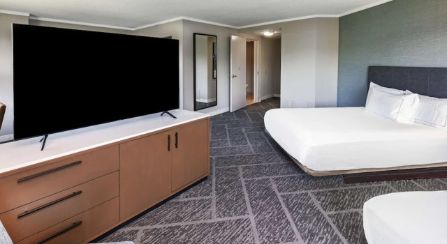 Четырёхместный номер Accessible DoubleTree by Hilton Tulsa - Warren Place