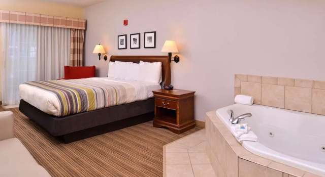 Двухместный люкс Country Inn & Suites by Radisson, Omaha Airport, IA