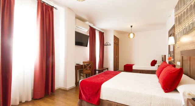 Трёхместный семейный номер Standard Hotel El Tajo & SPA
