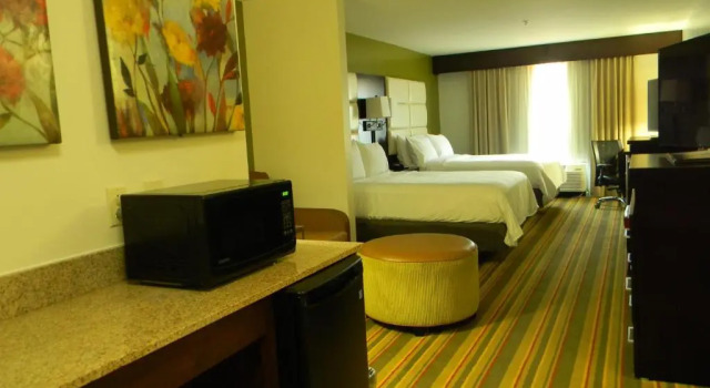 Четырёхместный люкс Holiday Inn Express & Suites - Huntsville Airport by IHG