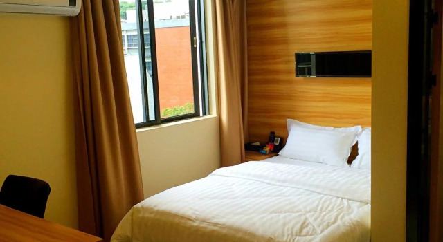 Lizhou Hotel (Gongbei Port Light Rail Station), Boek Hotel Hotels in Guangdong met parkeren, Parkeren