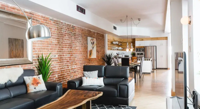 MTLVacationRentals - The City Chalet, Забронировать Шале Отели Монреаля 4 звезды, рядом с Museum of Contemporary Art, 4*